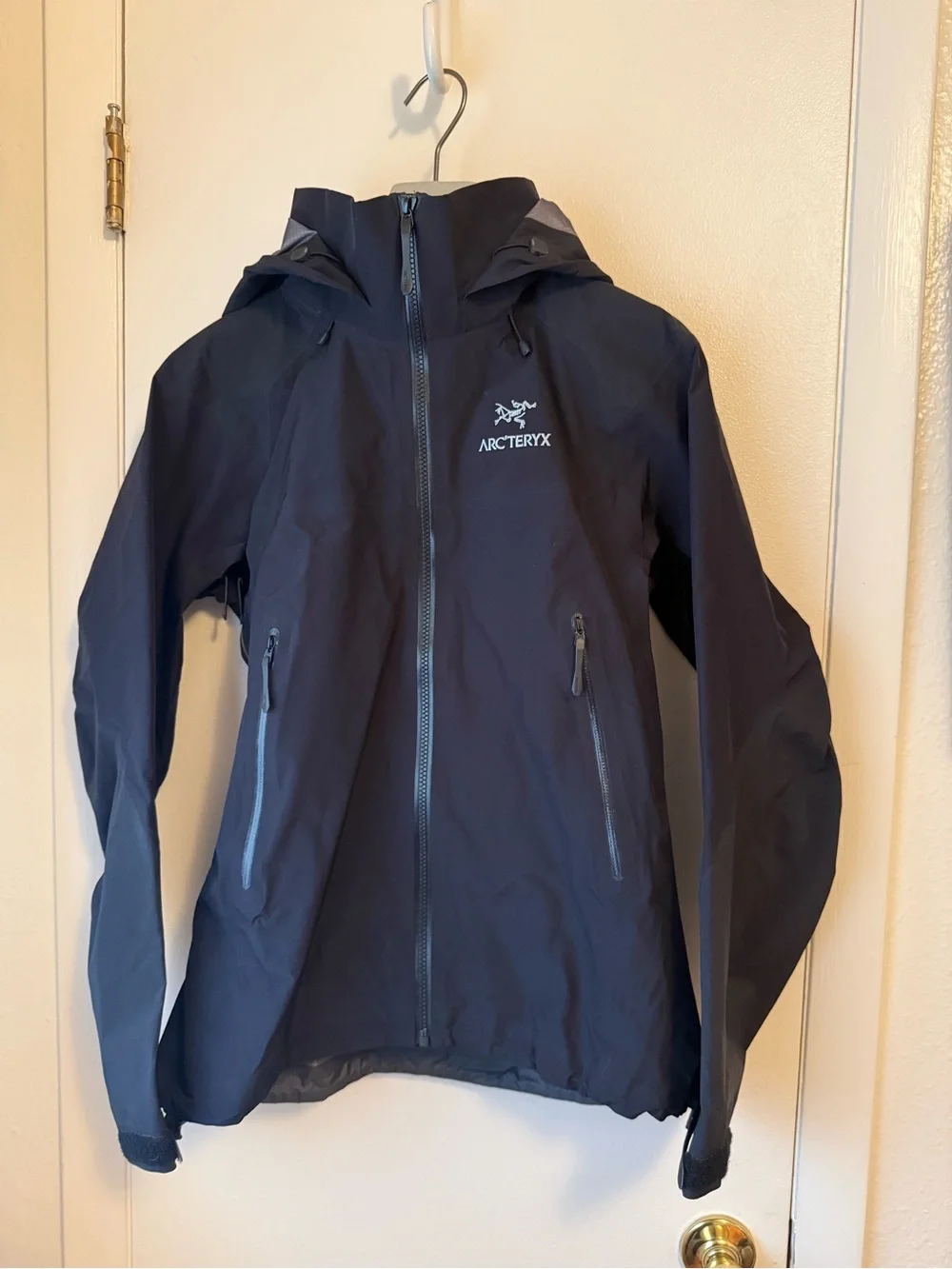 Arc'teryx Women’s Beta AR GORETEX PRO Size Small with Drop Hood Waterproof - Picture 1 of 7
